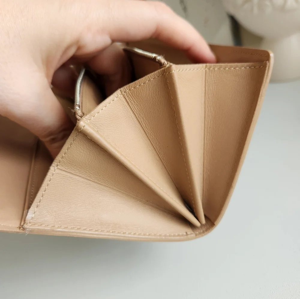 Louis Vuitton Tan Wallet- need one with the wristlet so used 1x 🙌includes LV bag - Picture 10 of 14